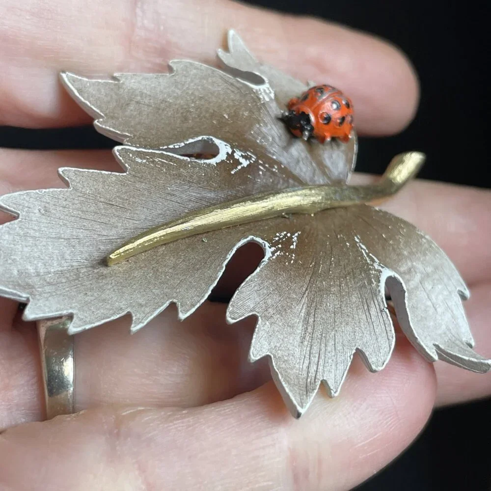 Vintage Ladybug on Leaf Brooch Bug Insect Pin Oddity - Picture 3 of 7